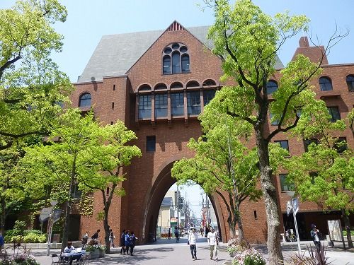 近くの近畿大学まで985m（徒歩13分）