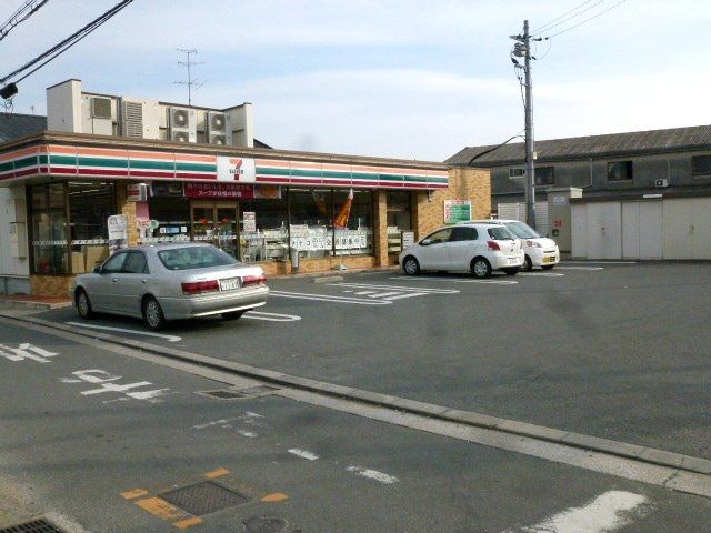 近くのセブンイレブン 東大阪稲葉1丁目店まで308m(徒歩4分)