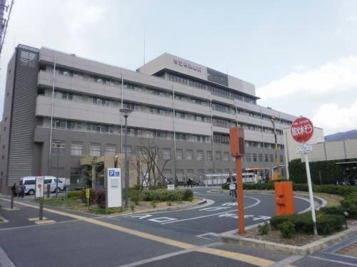 近くの市立柏原病院まで765m（徒歩10分）
