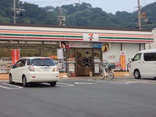 近くのセブンイレブンまで450m（徒歩6分）