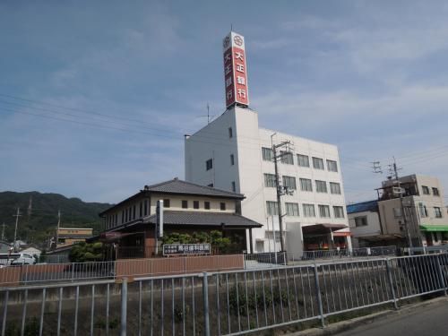 近くの大正銀行まで366m（徒歩5分）