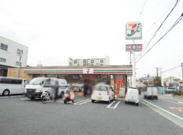 近くのセブンイレブン 八尾小畑町店まで634m（徒歩8分）