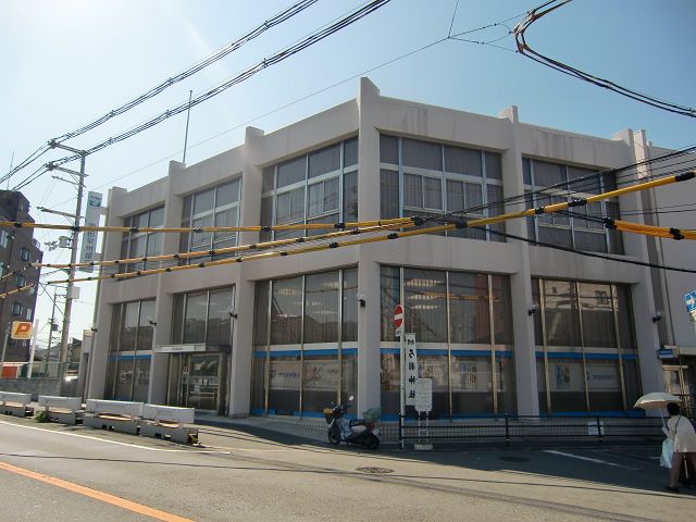 近くの株式会社池田泉州銀行八尾支店まで710m（徒歩9分）