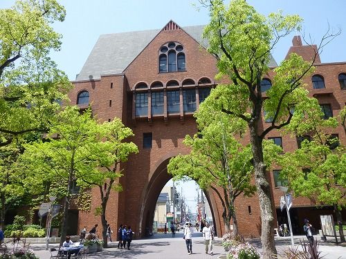近くの近畿大学東大阪キャンパスまで918m（徒歩12分）