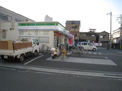 近くのファミリーマート 東大阪森河内東店まで802m(徒歩11分)