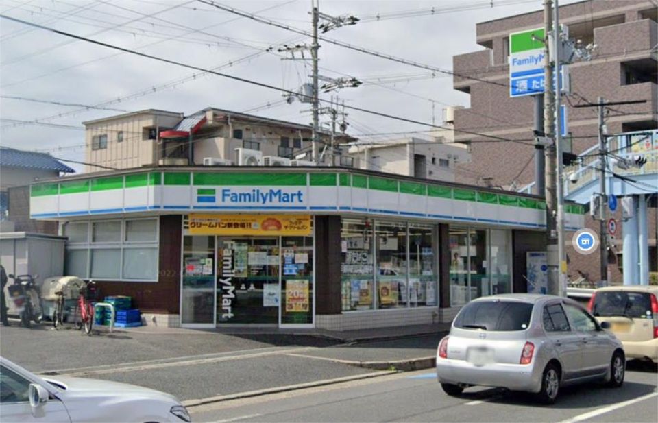近くのファミリーマート 京屋池島町店まで452m（徒歩6分）