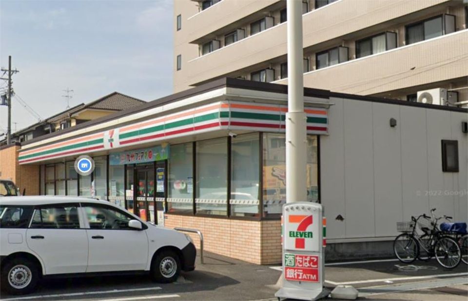 近くのセブンイレブン 東大阪六万寺店まで715m（徒歩9分）
