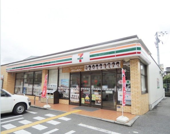 近くのセブンイレブン 東大阪南上小阪店まで734m（徒歩10分）