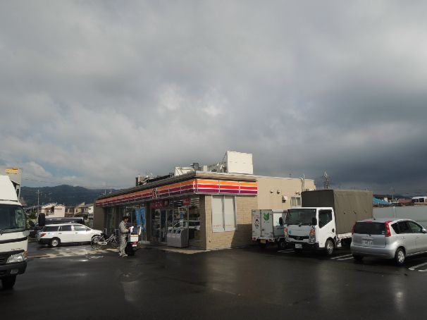 近くのサークルK 八尾小畑町店まで591m（徒歩8分）