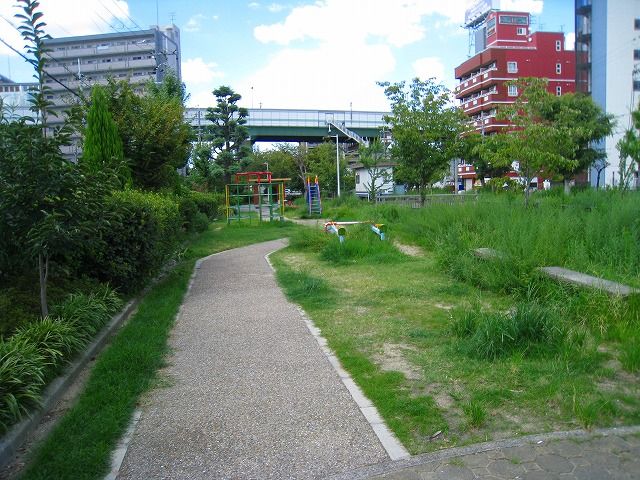 近くの長瀬川緑地まで676m（徒歩9分）