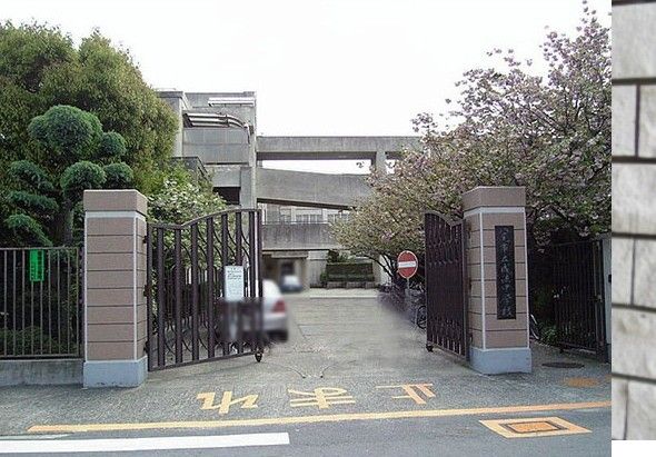 近くの八尾市立成法中学校まで649m（徒歩9分）