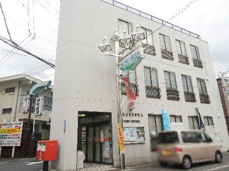 近くの八尾北本町郵便局まで607m（徒歩8分）