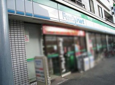 近くのファミリーマート 布施荒川店まで632m（徒歩8分）