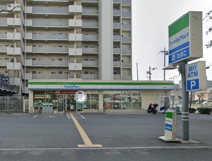 近くのファミリーマート 吉田駅北店まで386m（徒歩5分）