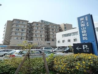 近くの東大阪山路病院まで986m（徒歩13分）