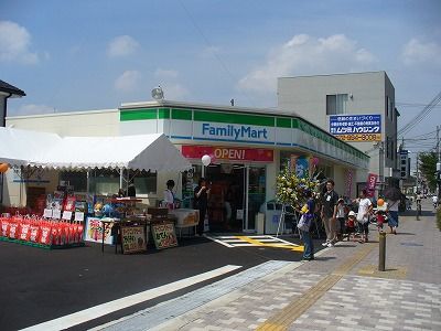 近くのファミリーマート 八尾南本町一丁目店まで350m（徒歩5分）