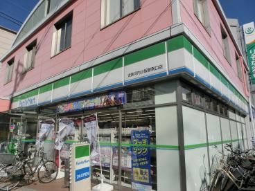 近くのファミリーマート 近鉄河内小阪駅南口店まで244m（徒歩4分）