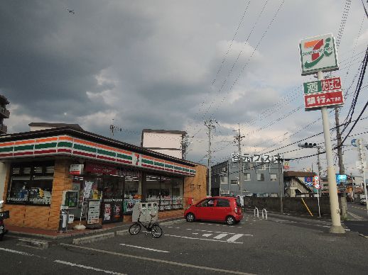 近くのセブンイレブン 八尾宮町4丁目店まで707m(徒歩9分)