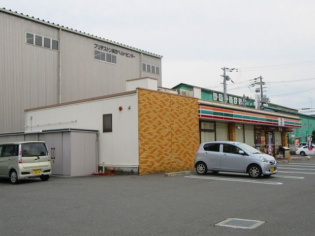 近くのセブン-イレブン 東大阪渋川町店まで12m（徒歩1分）