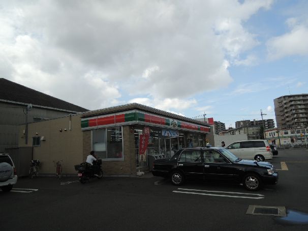 近くのサンクス 八尾旭ヶ丘店まで332m（徒歩5分）