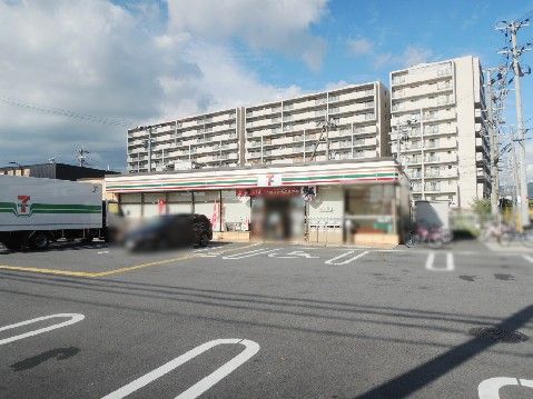 近くのセブンイレブン 八尾天王寺屋2丁目店まで46m（徒歩1分）
