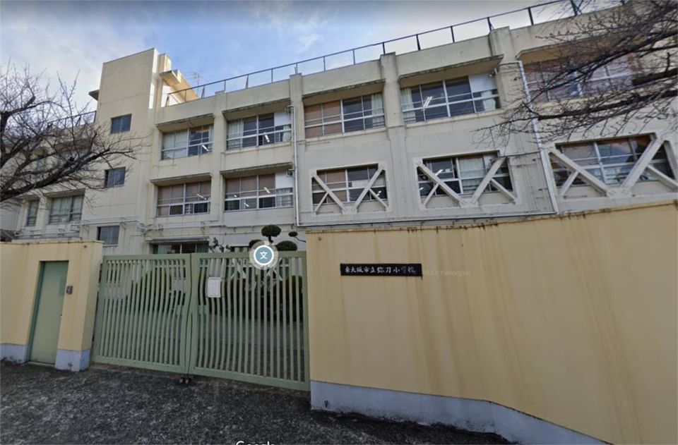近くの東大阪市立弥刀小学校まで726m（徒歩10分）