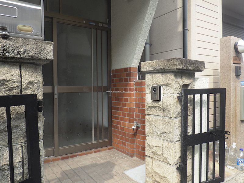 近くの八尾南本町郵便局まで301m(徒歩4分)