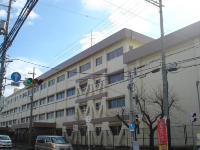 近くの八尾市立久宝寺中学校まで338m（徒歩5分）