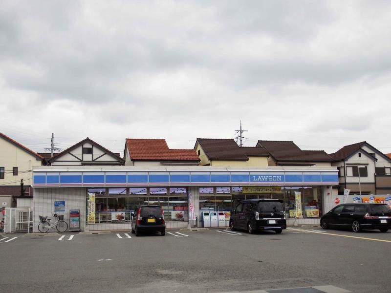近くのローソン 柏原石川町店まで498m（徒歩7分）