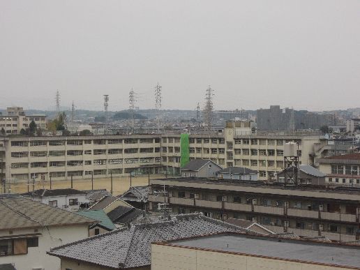 近くの柏原市立玉手中学校まで485m（徒歩7分）