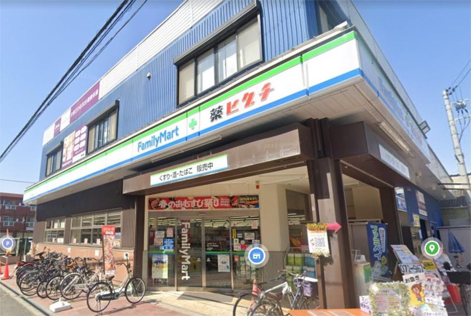 近くのキャンドゥ 薬のヒグチ岩田駅前店まで304m（徒歩4分）