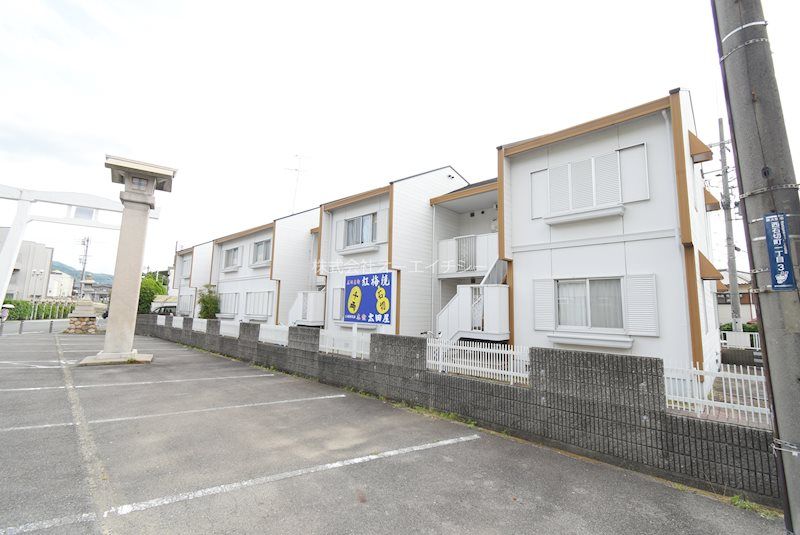 近くの万代（マンダイ）新石切店まで697m（徒歩9分）