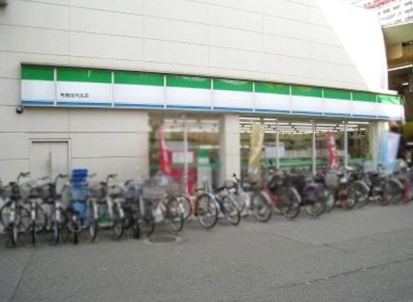 近くのファミリーマート 布施足代北店まで460m（徒歩6分）