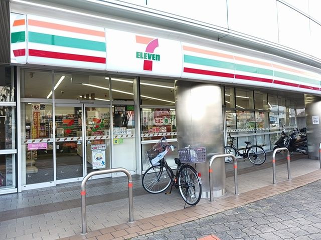 近くのセブンイレブン八尾南駅前店様まで572m(徒歩8分)