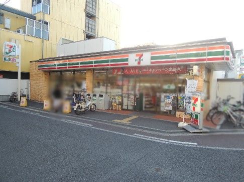 近くのセブンイレブンまで178m（徒歩3分）