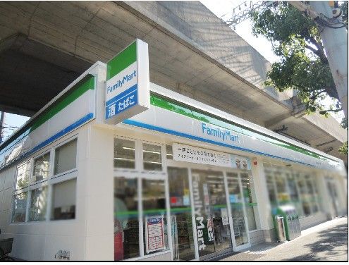 近くのファミリーマート 八尾桜ヶ丘一丁目店まで264m（徒歩4分）