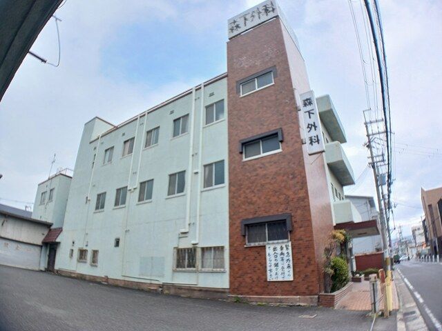 近くの医療法人 森下外科様まで450m（徒歩6分）