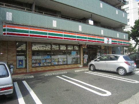 近くのセブンイレブン 平塚虹ケ浜店まで352m（徒歩5分）