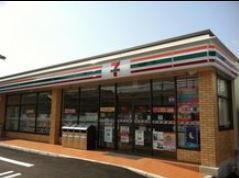 近くのセブンイレブン 伊勢原駅前店まで765m（徒歩10分）