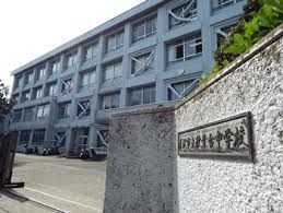近くの藤沢市立秋葉台中学校まで1,084m（徒歩14分）