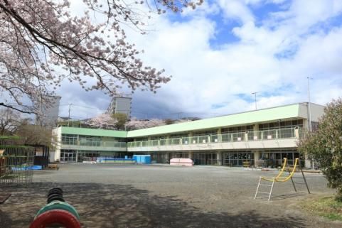 近くの秦野市立渋沢保育園まで888m(徒歩12分)