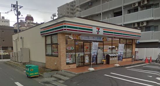 近くのセブンイレブン 平塚老松町店まで556m（徒歩7分）