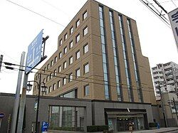 近くの中栄信用金庫本店まで127m（徒歩2分）