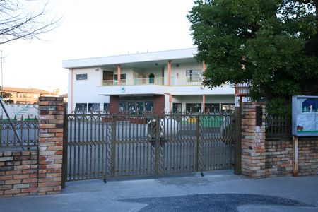 近くの茅ヶ崎つるみね幼稚園まで564m（徒歩8分）