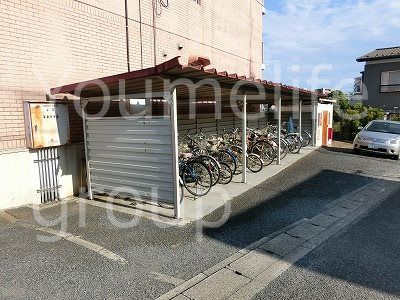 近くのローソンストア100 伊勢原店まで667m（徒歩9分）