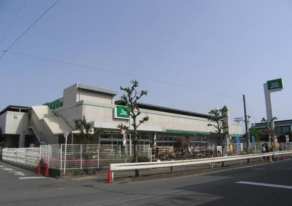 近くのFuji鵠沼店まで638m（徒歩8分）