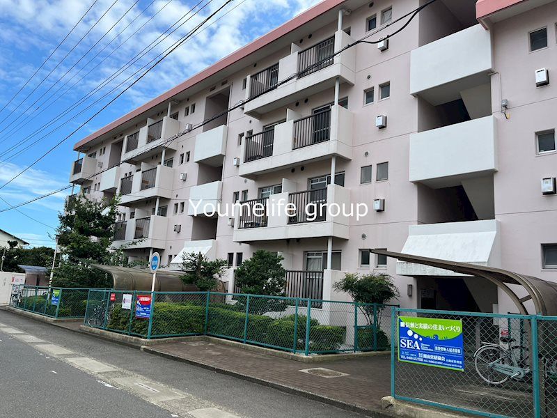 近くのハックドラッグ伊勢原市役所前店まで422m（徒歩6分）