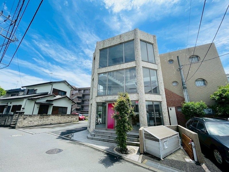 近くのサンクス 茅ヶ崎小和田三丁目店まで147m(徒歩2分)