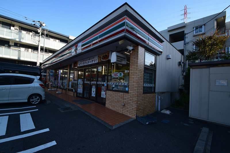 近くのセブンイレブン 横浜下倉田町店まで206m（徒歩3分）