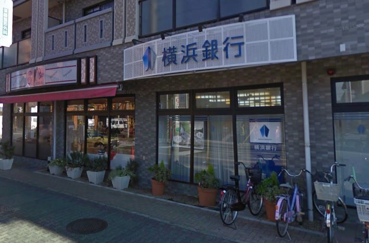 近くの株式会社横浜銀行 桜ケ丘支店まで735m（徒歩10分）